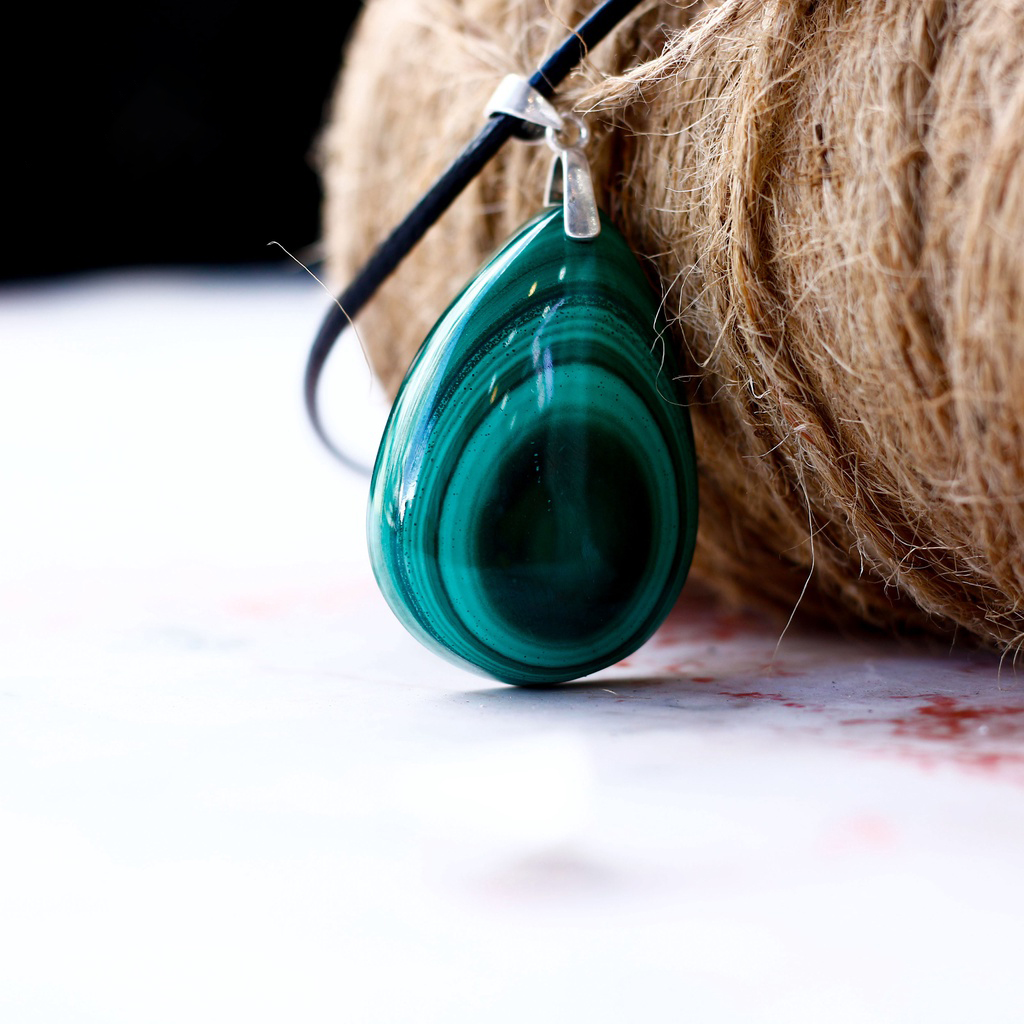 teardrop pendant necklace - Malachite stone - Image 2